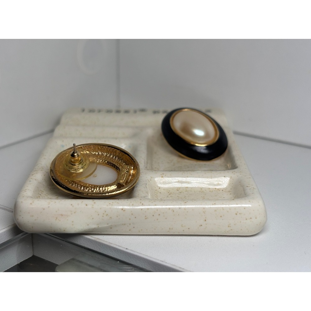 Ann taylor VTG Old money oval earrings gold finish Glass Pearl Cabochon Enamel